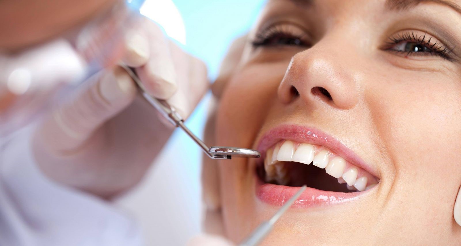 Bước khám tổng quát rất quan trọng nhằm xác định bạn có phù hợp bọc răng sứ không