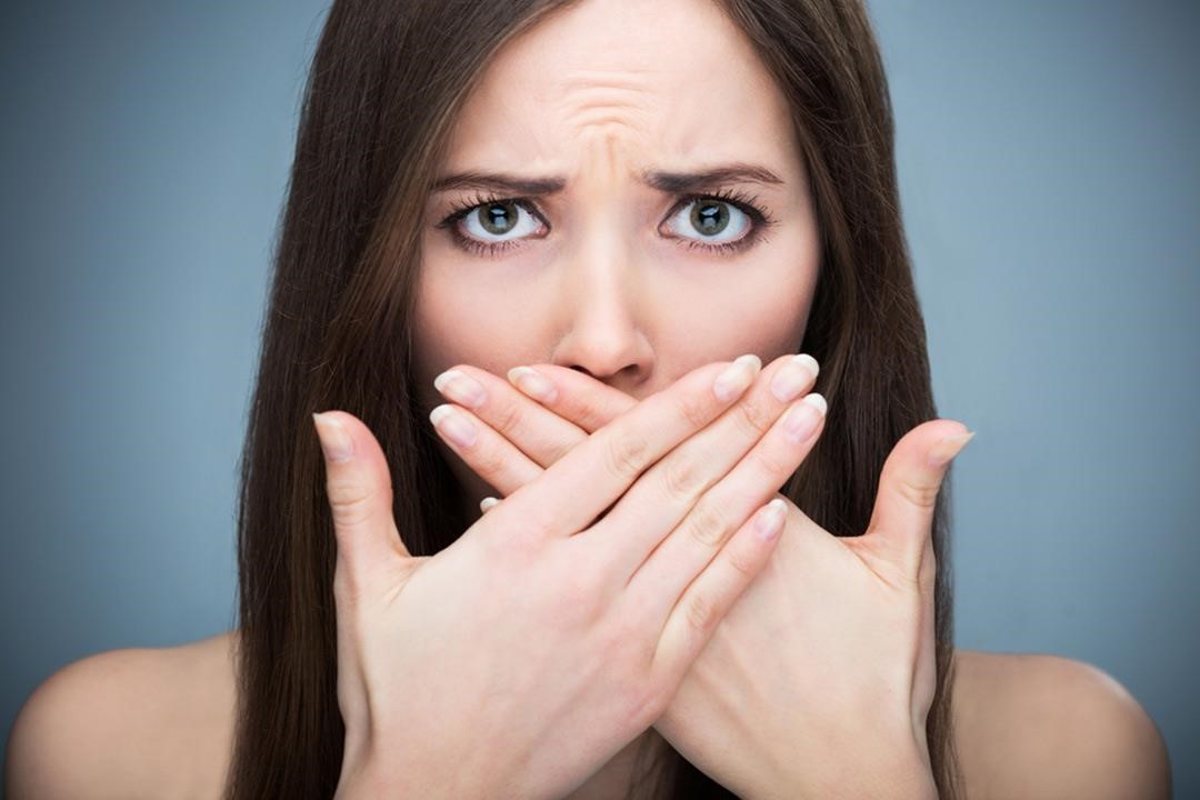 Top 5 nguyên nhân gây hôi miệng hàng đầu thường gặp | Dr. Care