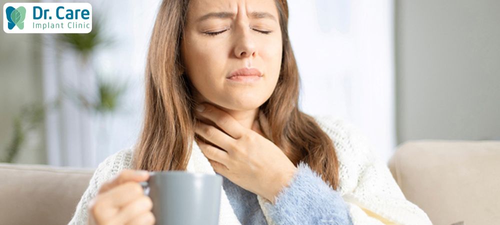 Cô Chú, Anh Chị nên điều trị nuốt nước bọt đau họng tại nhà khi tình trạng không quá nặng và dễ kiểm soát khi uống thuốc, uống nước ấm