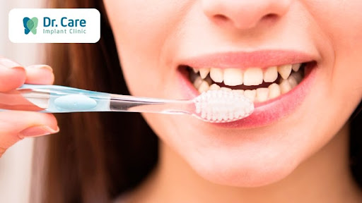 Chăm sóc răng miệng để tránh nhiễm trùng răng