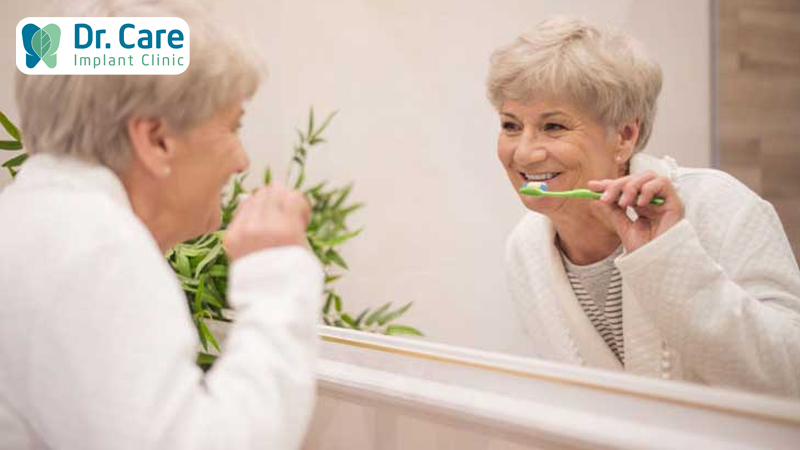Hướng dẫn chăm sóc sức khỏe răng miệng người cao tuổi đúng cách