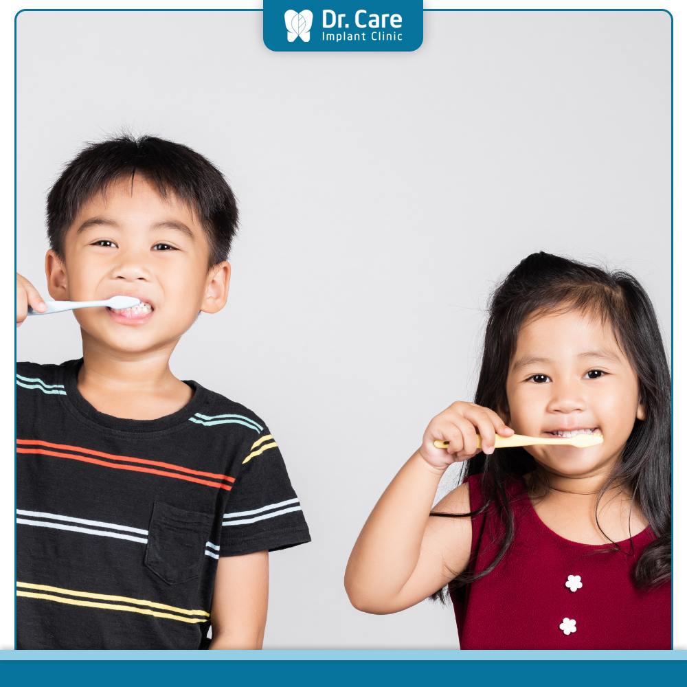 Những điều mẹ cần lưu ý để hạn chế bọc răng sứ quá sớm cho trẻ
