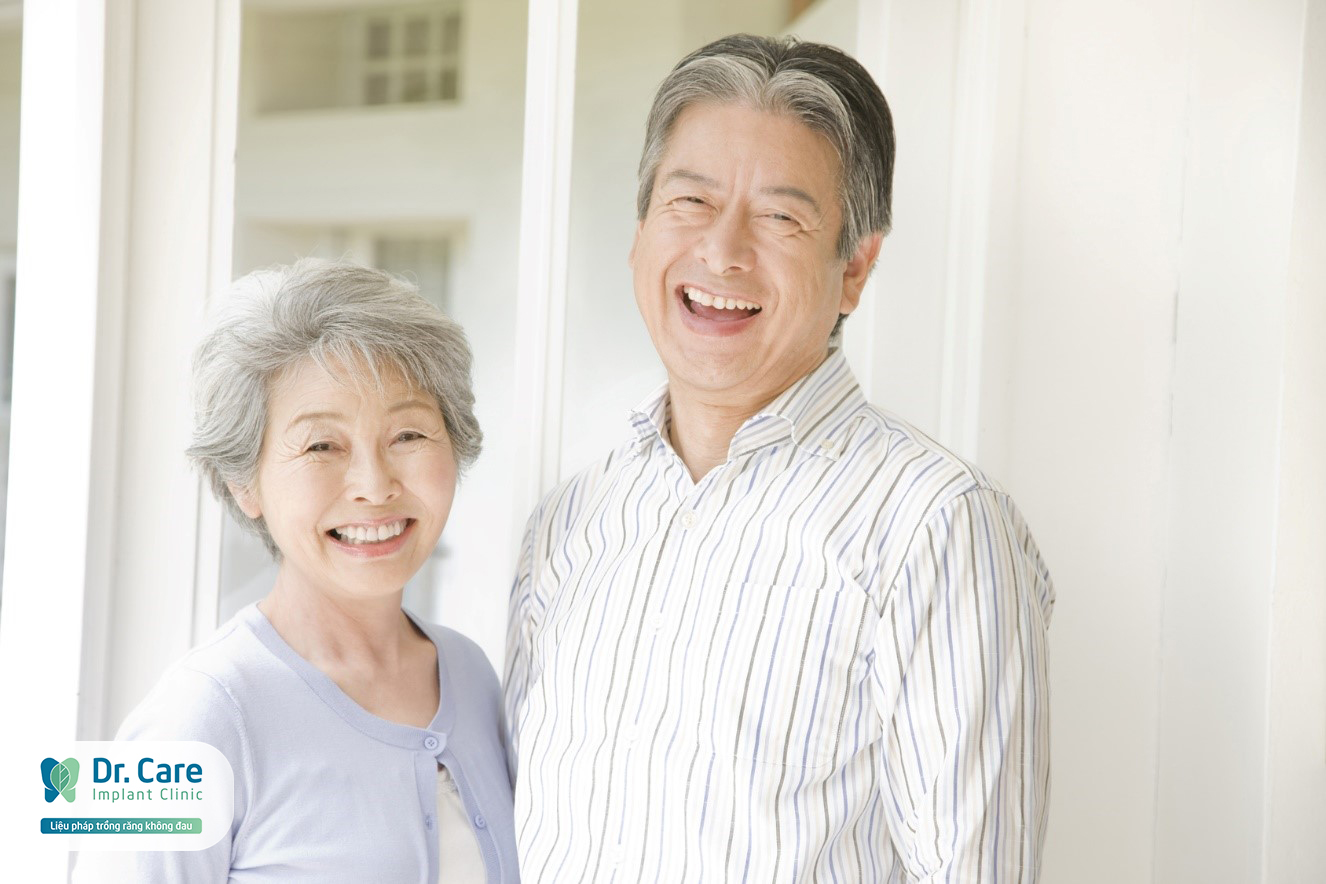 Người trung niên nhưng sức khỏe yếu có nên trồng răng Implant không?