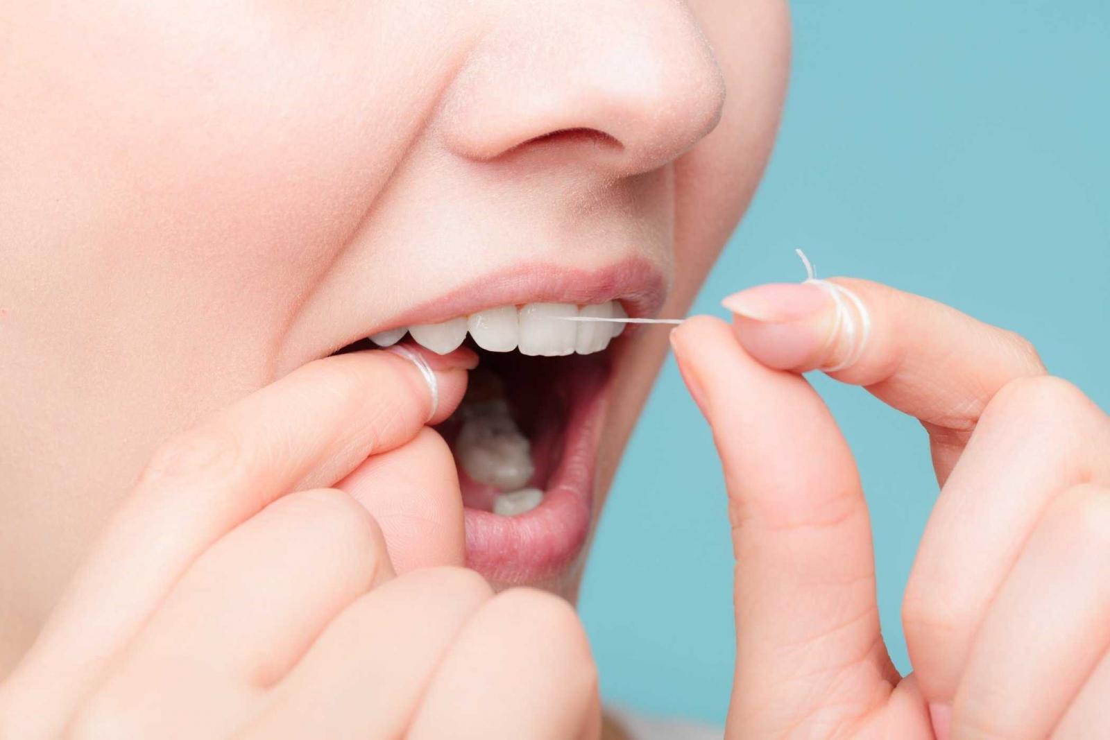 Cách chăm sóc răng sứ sau khi phục hình mất răng 