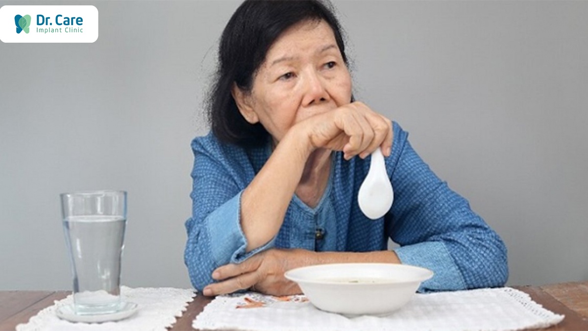 Vì sao người lớn tuổi thường có thói quen ăn nhai không kỹ?