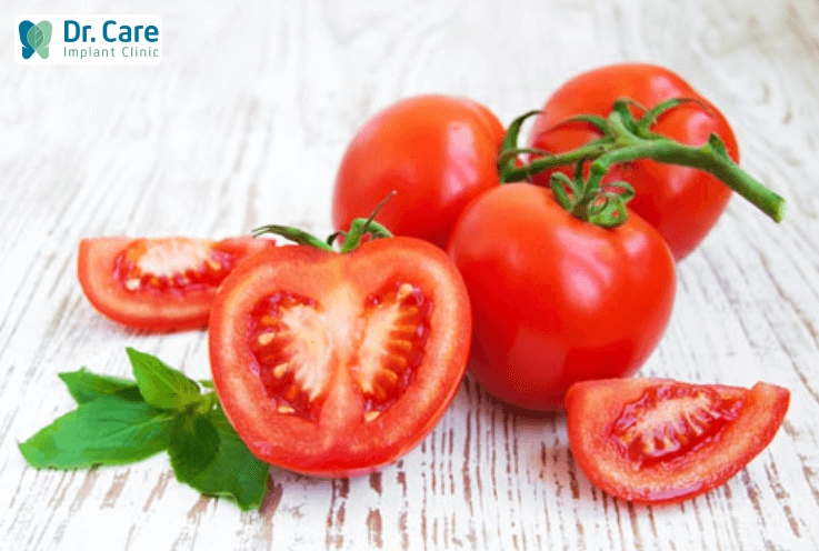 Cà chua là phương pháp tẩy trắng răng vừa rẻ, vừa an toàn lại hiệu quả