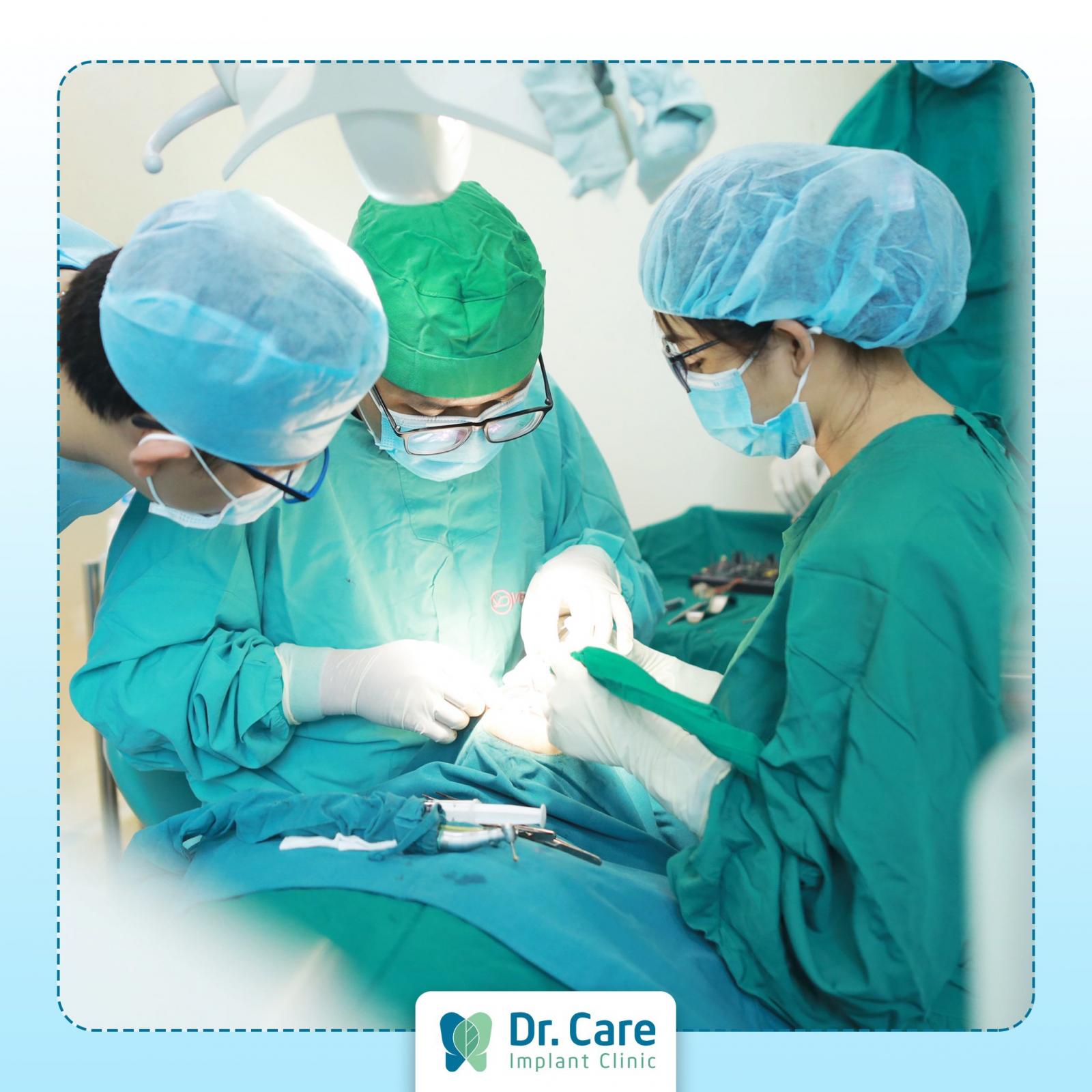 Dr. Care - Nha khoa chuyên sâu trồng răng Implant dành riêng cho người trung niên tại Việt Nam cam kết 100% khách hàng trồng răng tại Dr. Care đều được bảo hành và chăm sóc trọn đời.