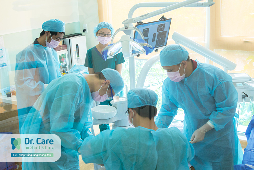  Bước 2: Thực hiện đặt trụ Implant với máng hướng dẫn phẫu thuật theo kế hoạch điều trị
