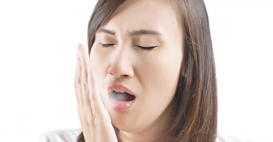 Răng sứ có thể bị oxy hóa và gây mùi hôi miệng không?

