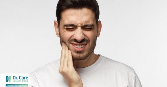 Làm thế nào để ngăn chặn máu sau khi nhổ răng khôn?
