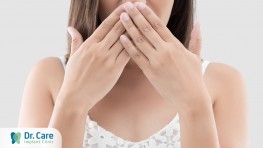 Vùng chân răng giả bị hôi: Nguyên nhân và cách khắc phục triệt để