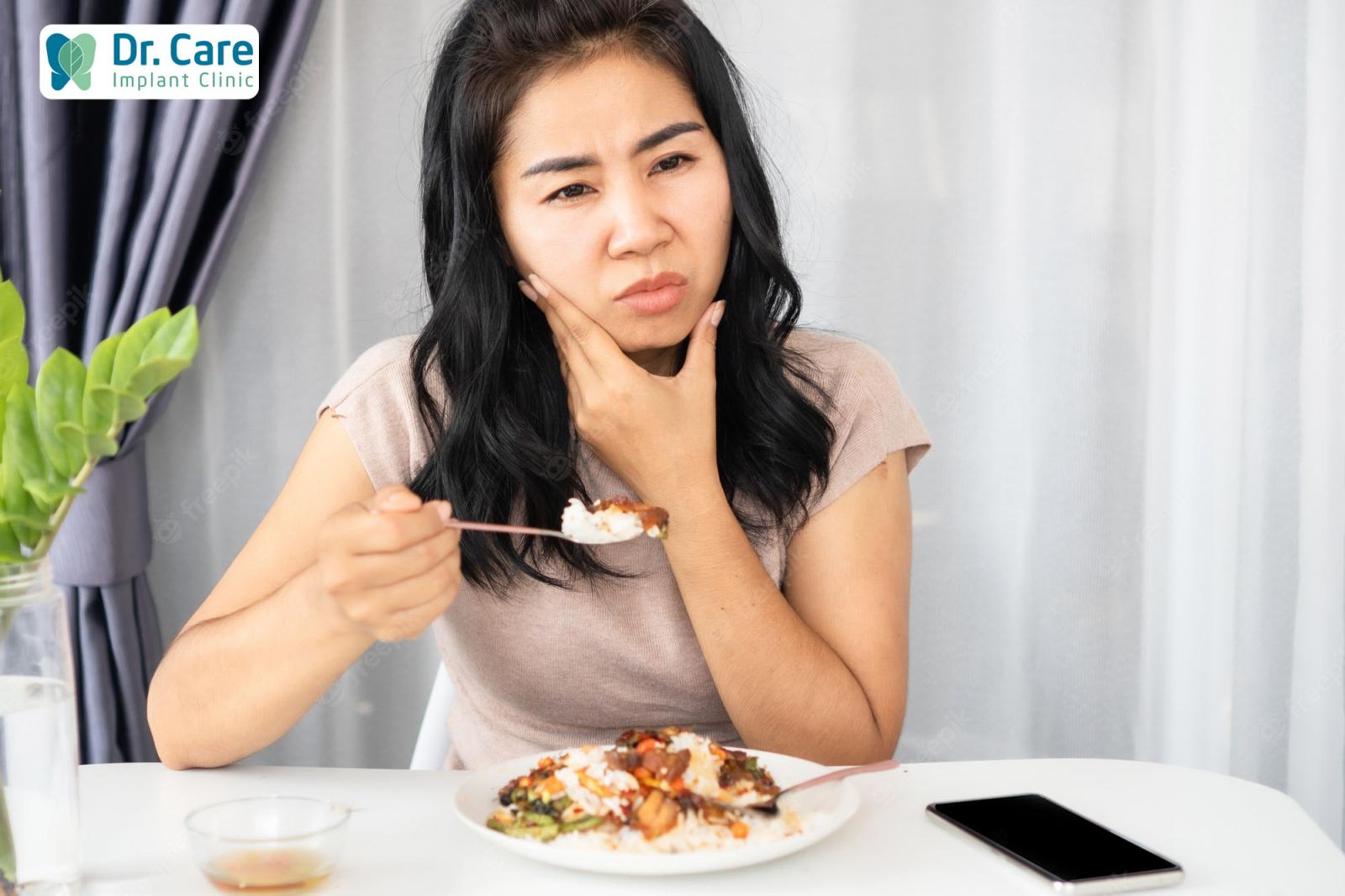 Đau răng do sâu răng sẽ làm ảnh hưởng đến chất lượng bữa ăn 